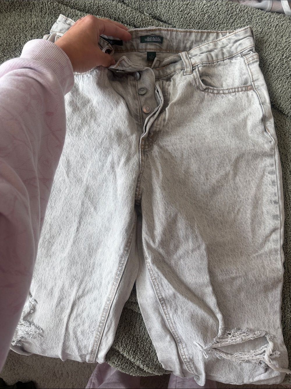 High-Rise Light Gray Women’s Jeans with Distressed Hem